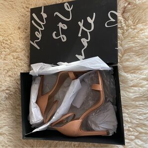 Banana Republic Holland High Heels In tan color